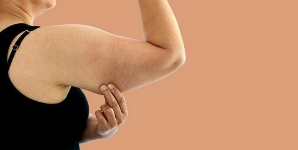 Toning Bingo Wings: Your Ultimate Guide to Sculpting Sleek Arms at the Gym 1 Woman doing push-ups for arm strength Horley